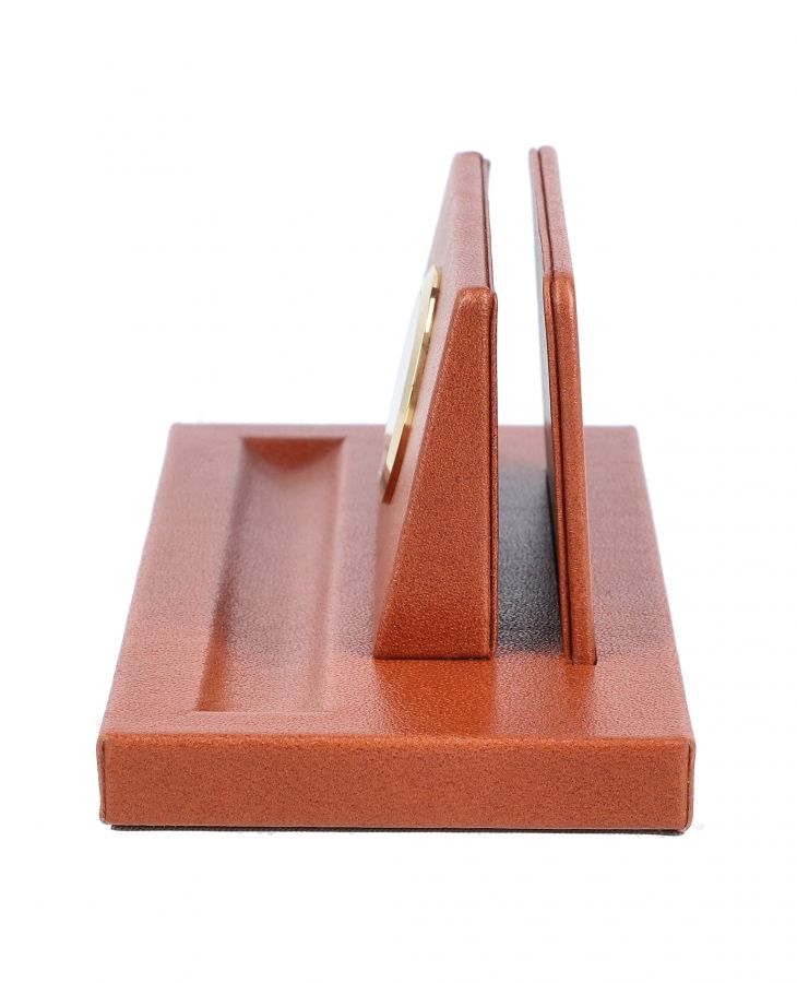 Pollock Letter Stand